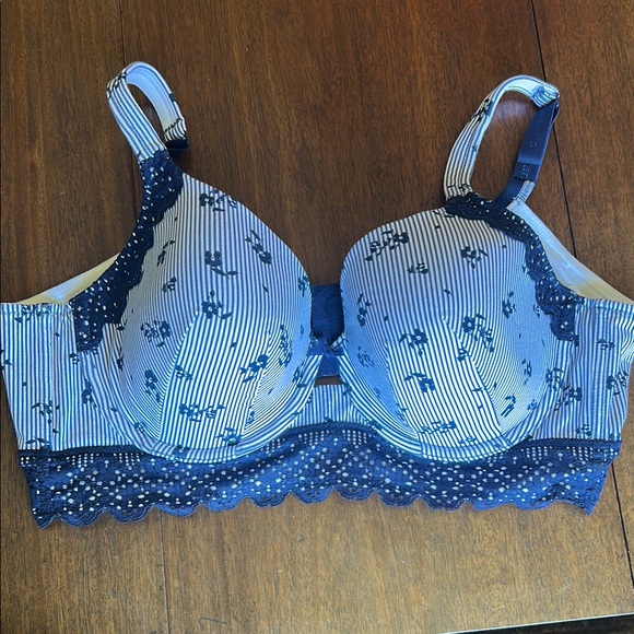 Cacique Other - Floral Blue Lace Trim Bra 44c